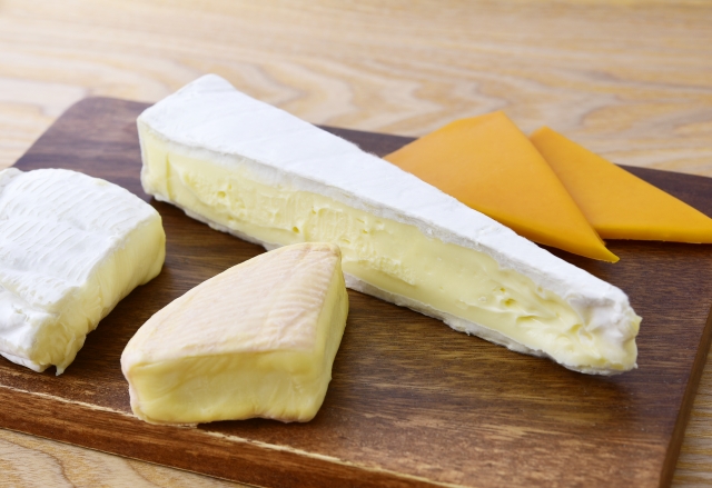 チーズの賞味期限切れ、未開封はいつまで食べられる？冷凍も可能なの？