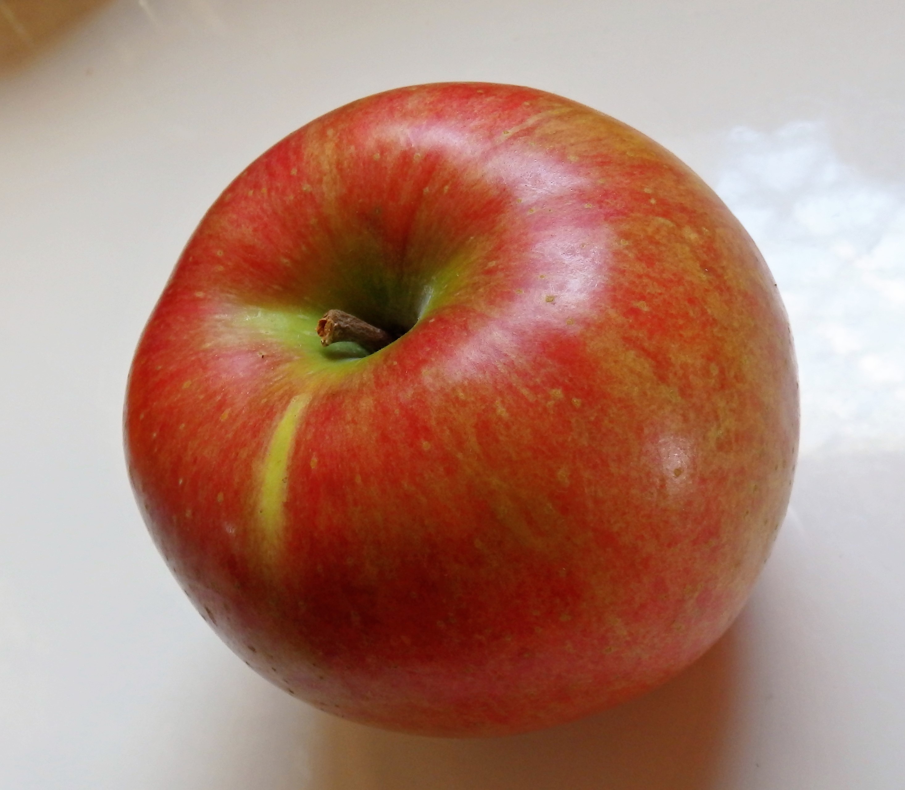 りんごは皮ごと食べる 農薬のべたつきではなく 実は栄養がたっぷり 暮らしにいいこと