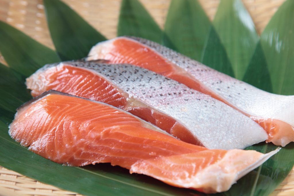 鮭の皮も食べる！栄養、効果は皮にもたっぷり！アスタキサンチンが豊富な健康食！